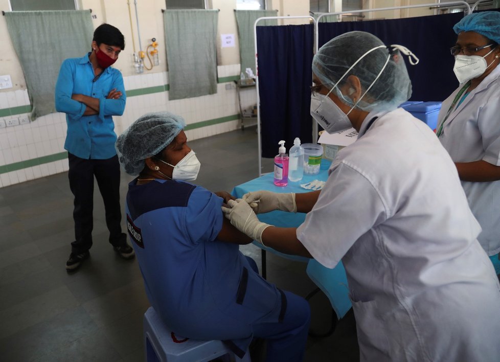 Očkování proti koronaviru v Indii (2. 1. 2021)