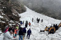 Skupinu turistů zasypala lavina: Nejméně sedm mrtvých a osm zraněných v horách u Tibetu