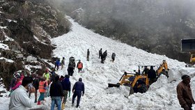 Skupinu turistů zasypala lavina: Nejméně sedm mrtvých a osm zraněných v horách u Tibetu