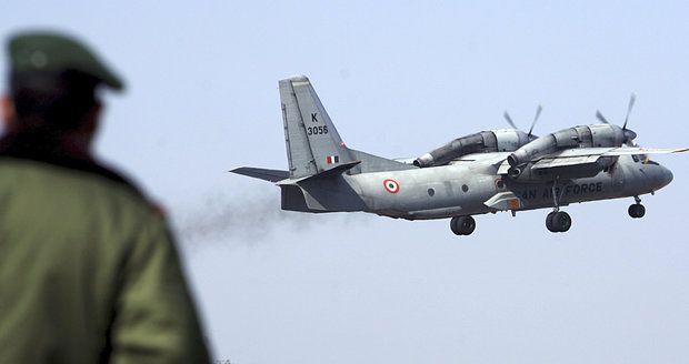 Nová letecká záhada: Vojenský stroj se 13 lidmi na palubě beze stopy zmizel