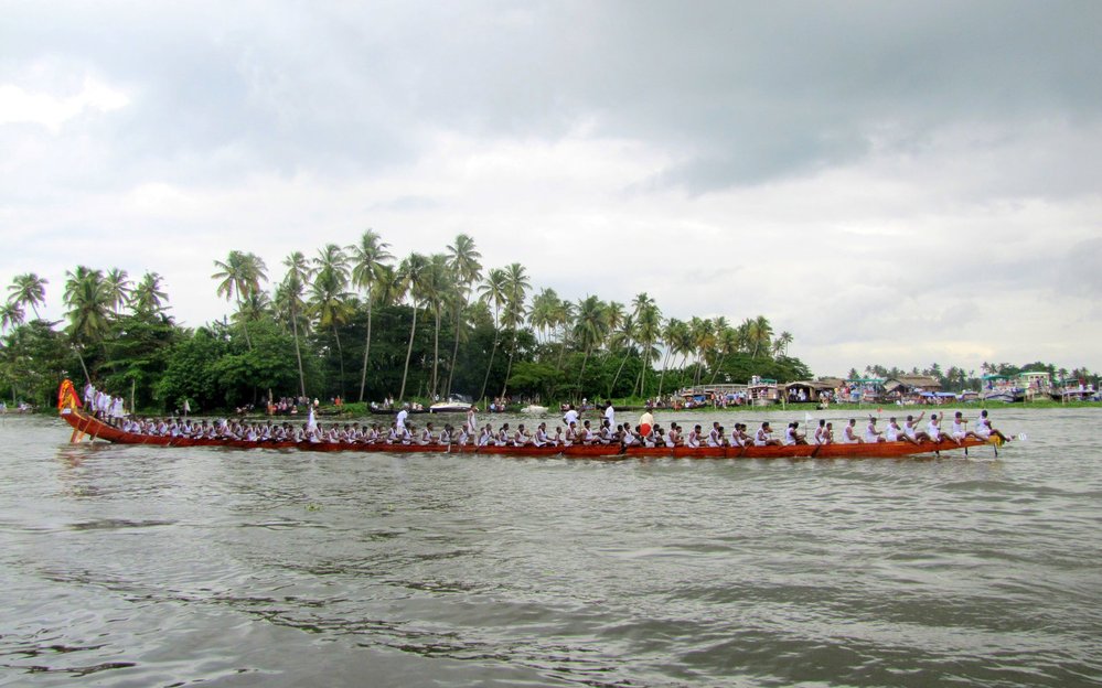 Každoroční závody hadích lodí na jihu Indie.