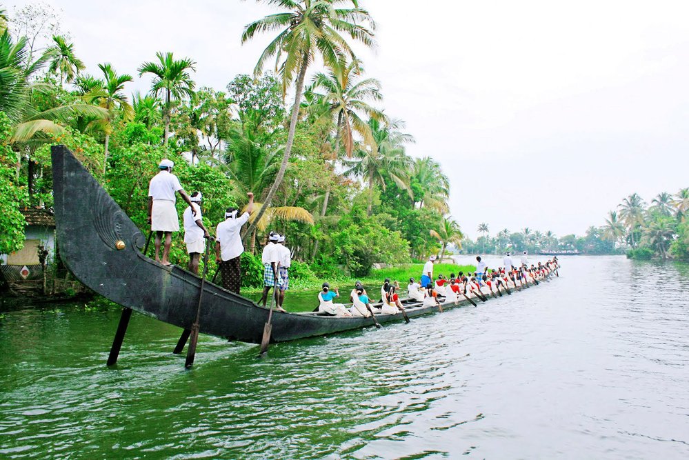 Každoroční závody hadích lodí na jihu Indie.