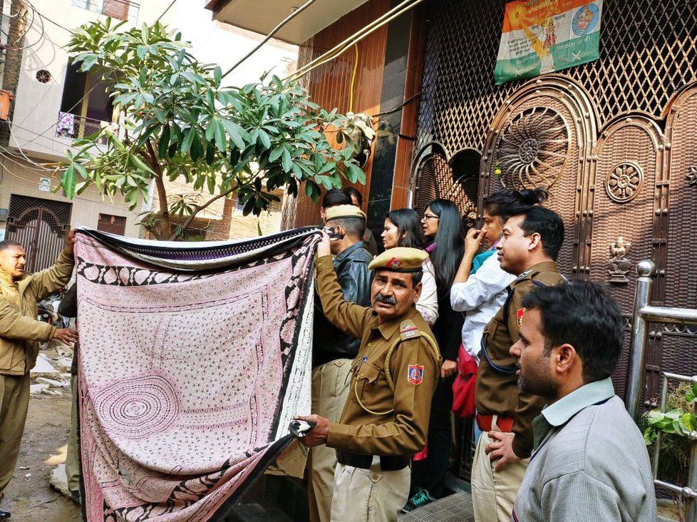 Indická policie z ášrámu gurua Dixita vysvobodila stovky žen a nezletilých dívek.