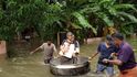 Záplavy a sesuvy půdy si v Indii vyžádaly přes 160 mrtvých. Další lidé čekají na záchranu