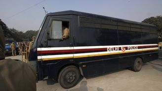 Indická policie obvinila z krádeže dvouleté dítě