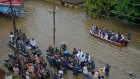 Záplavy v Indii si vyžádaly už na 150 obětí. Domovy opustily statisíce lidí. (11.8.2019)