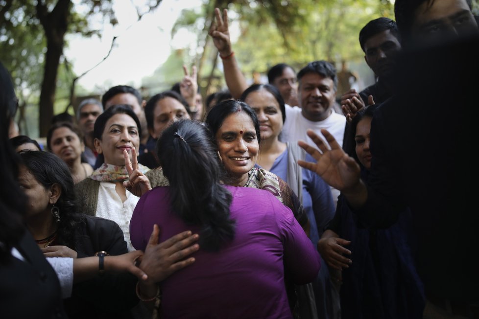 Asha Devi, matka 23leté studentky, která byla v Indii v roce 2012 znásilněna a zavražděna