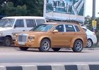 V Indii jezdí kopie Rolls-Roycu Cullinan. Spletli byste si ji s originálem?