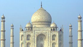 Milenci se pokusili o sebevraždu po Tádž Mahalem.