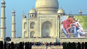 Indičtí Romeo a Julie: Rodiče jim zakázali svatbu, břitvami se podřízli u Tádž Mahalu