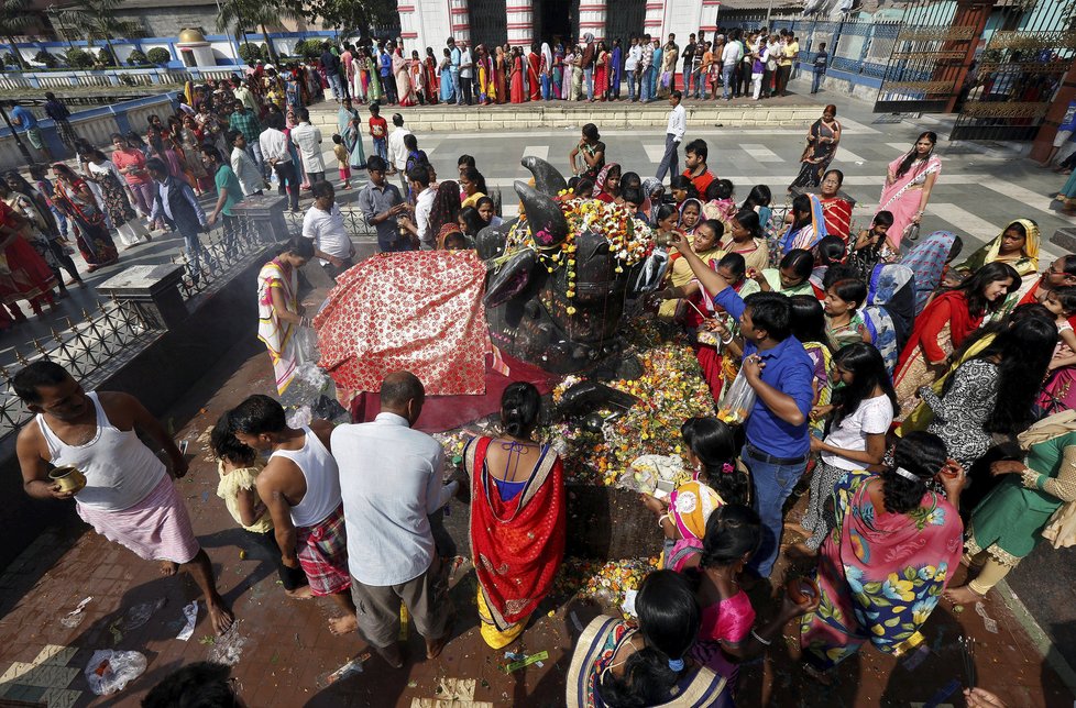 Hinduisté slaví svátek boha Šivy.