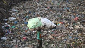 Tunisan sesbíral 100 kilogramů odpadků na pláži