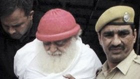 Indický guru Asaram Bapu byl v jiném případu usvědčen ze znásilnění, očekává se, že dostane doživotní trest.