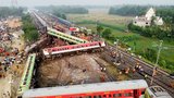 Srážka vlaků v Indii: 288 mrtvých! Záchranná operace i vytahování těl obětí skončily