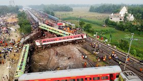 Srážka vlaků v Indii (2.6.2023) si vyžádala stovky životů a skoro tisíc zraněných.