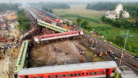 Srážka vlaků v Indii (2.6.2023) si vyžádala stovky životů a skoro tisíc zraněných.