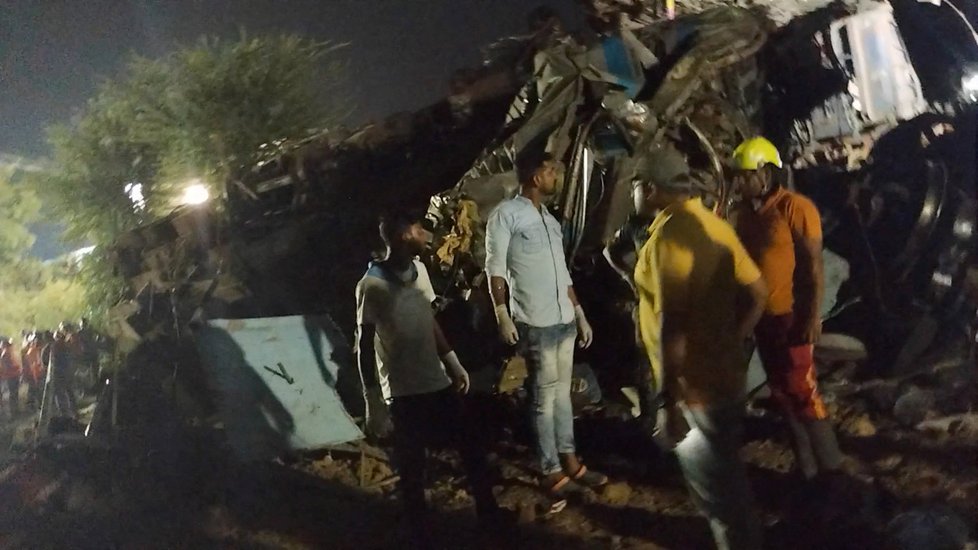 Srážka vlaků v Indii si vyžádala stovky životů a skoro tisíc zraněných (2. 6. 2023).