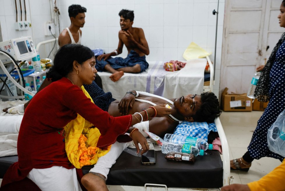 Nemocnice v Balešvaru (Balasore): Ranění při srážce vlaků (3. 6. 2023)