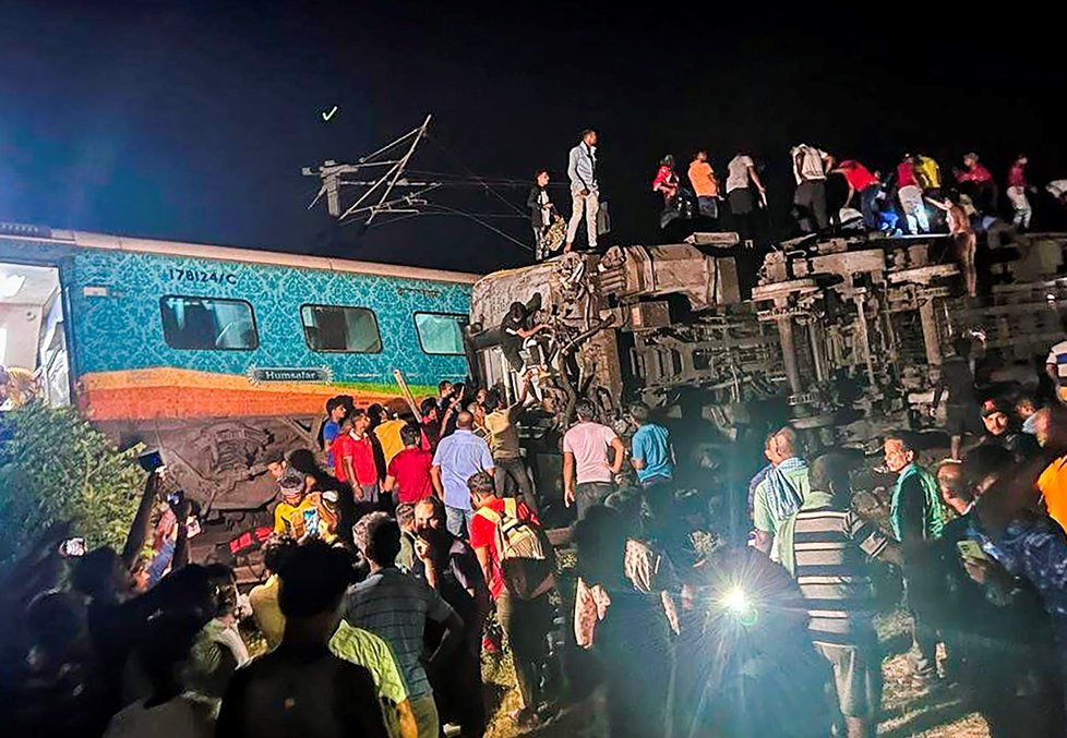 Srážka vlaků v Indii má spoustu obětí na životech (2. 6. 2023).