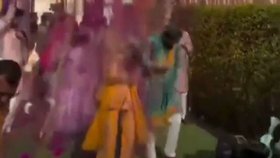 Výbuch během svatby.