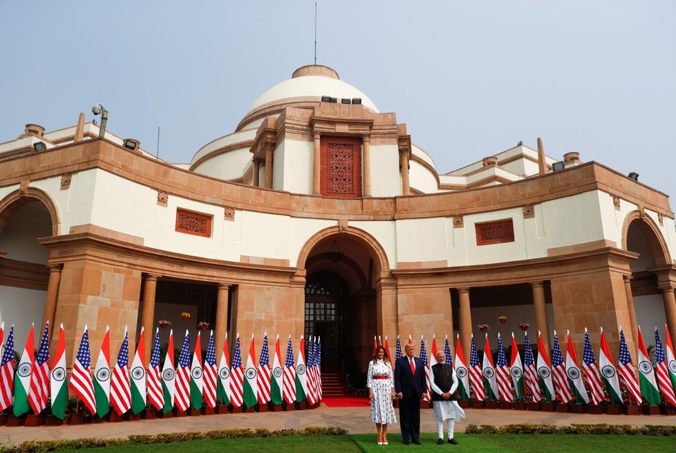 Americký prezident Donald Trump navštívil se ženou Nové Dillí kvůli jednání s indickým premiérem Naréndrou Módím.