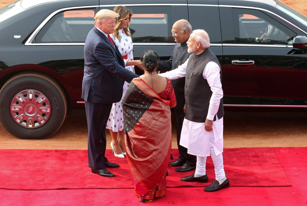 Americký prezident Donald Trump navštívil se ženou Nové Dillí kvůli jednání s indickým premiérem Naréndrou Módí