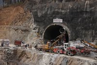 Obří výbuch v krysích dolech: 16 mrtvých a uvěznění lidé