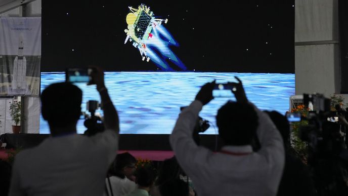 Indická sonda Aijaz Rahi přistála na Měsíci, Indové se radují (23.8.2023)