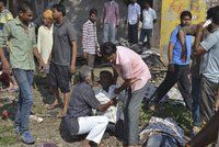 Exploze v restauraci v Indii: Nejméně stovka mrtvých, počet obětí stále stoupá