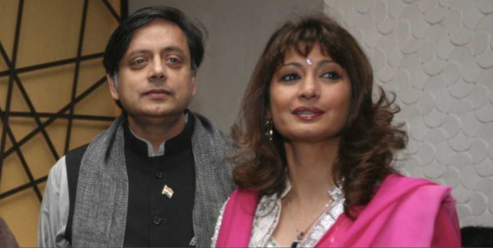 Indický poslanec Shashi Tharoor s manželkou Sunandou Pushkar.