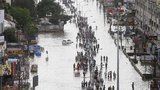  Indické úřady šetří smrt při záplavách, banky zvažují pomoc 