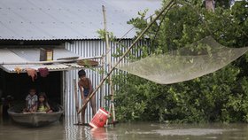 Indii vedle rekordních přírůstků nakažených koronavirem trápí velké záplavy