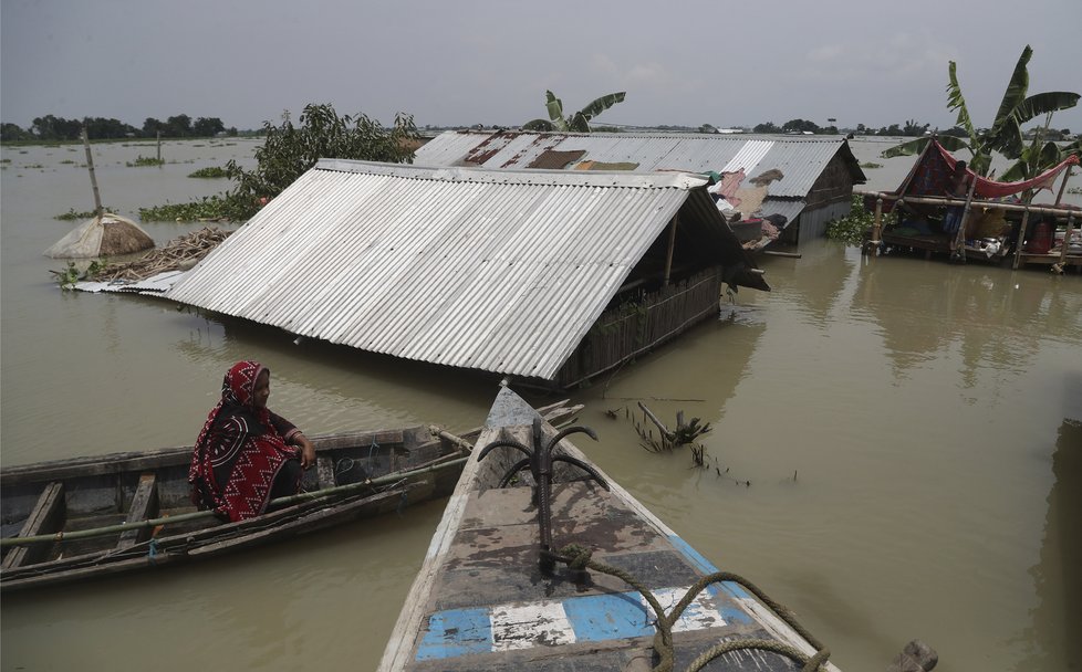 Indii vedle rekordních přírůstků nakažených koronavirem trápí velké záplavy