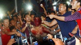 Rozzuřený dav zlynčoval znásilňovače přímo v ulicích města