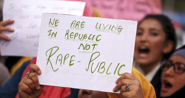 Indie přitvrdila v boji proti násilí na ženách: Za zneužívání dívek hrozí trest smrti