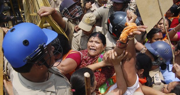 Potlačené protesty proti rostoucímu násilí na ženách v Indii