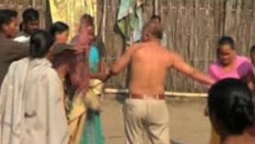 Indický politik byl znásilnění lynčován davem
