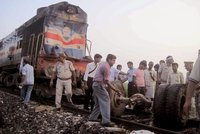 Tragická oslava: 35 mrtvých svatebčanů po srážce autobusu s vlakem