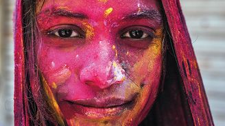 Fotoreportáž: Indické vítání jara. To je bláznivý svátek Hólí plný barev