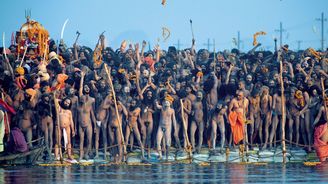 Hinduistická slavnost Kumbhamélá: Očistný rituál v řece Ganze je největším shromážděním lidí na planetě