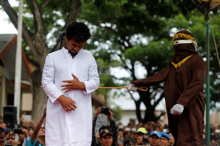Bičování je podle práva šaría, které se v indonéské provincii Ačeh úzkostlivě dodržuje, tradičním trestem za několik prohřešků. Kolaps trestaných je podle humanitárních organizací běžný. (ilustrační foto)