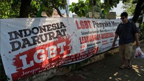 V Indonésii zatkli 58 gayů.