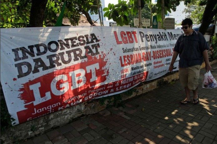 V Indonésii zatkli 58 gayů.