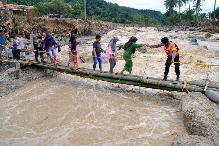 Indonésii a Východní Timor postihly rozsáhlé záplavy, které si vyžádaly přes sto obětí. (Fotografie je ilustrační z loňského roku.)
