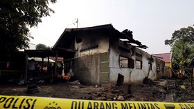 Nejméně 30 mrtvých včetně několika dětí si vyžádal páteční požár v malé továrně na zápalky na indonéském ostrově Sumatra.