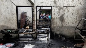 Nejméně 30 mrtvých včetně několika dětí si vyžádal páteční požár v malé továrně na zápalky na indonéském ostrově Sumatra.