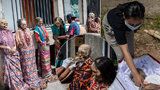 Šokující rituál: Indonéský kmen vykopává nebožtíky, převléká je a zapaluje si s nimi cigarety