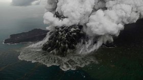 Erupce sopky Anak Krakatau.