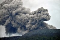 13 mrtvých turistů po výbuchu sopky Merapi! Další lidé utrpěli v Indonésii popáleniny