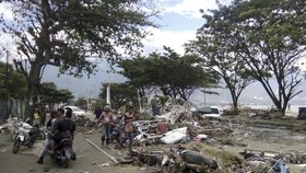 Zemětřesení z 28.9.2018 a následná tsunami zpustošily ostrov Sulawesi